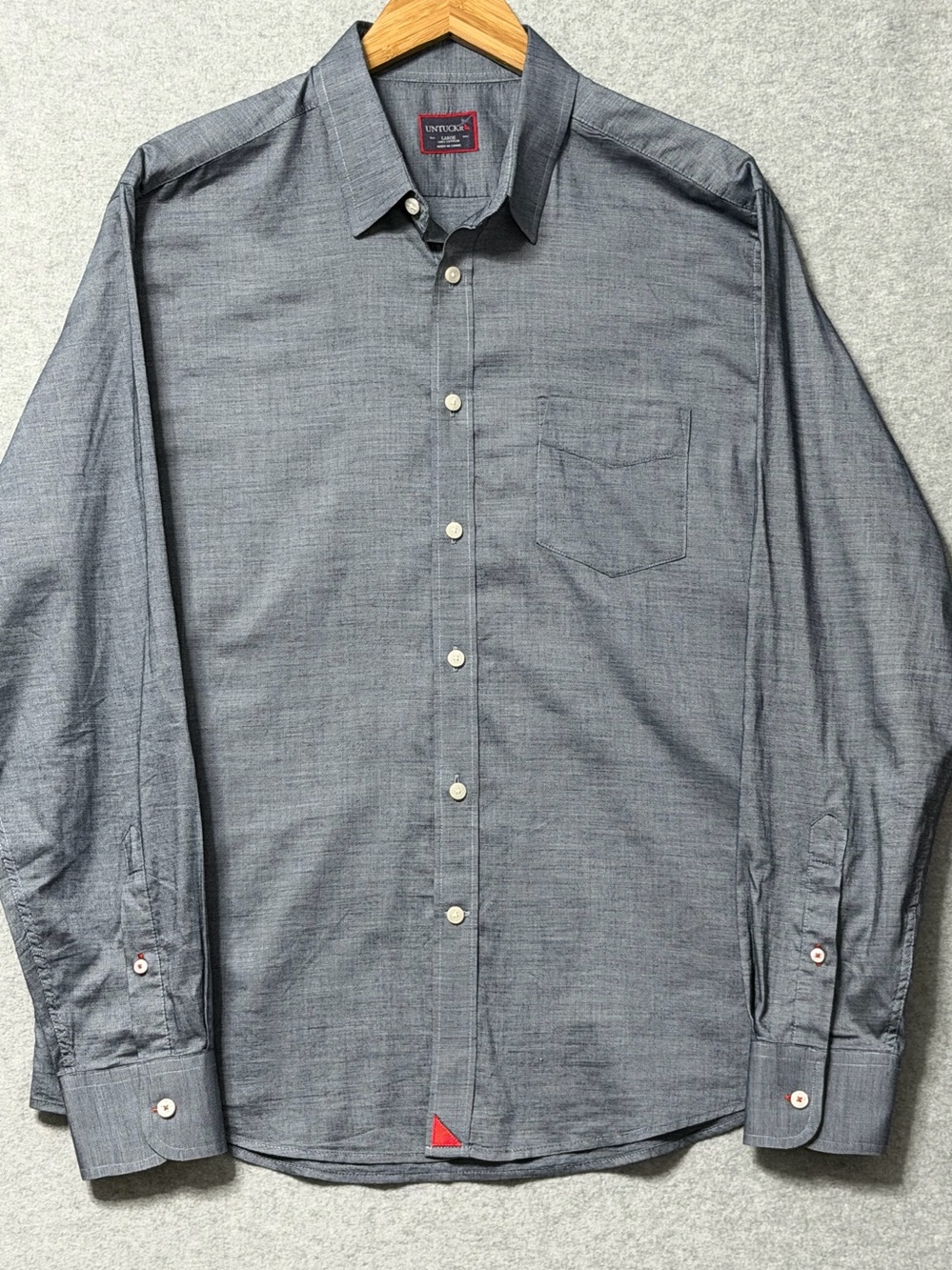 Men’s UNTUCKit Large Blue Chambray Button Down Shirt 100% Cotton Long Sleeve - Picture 1 of 5